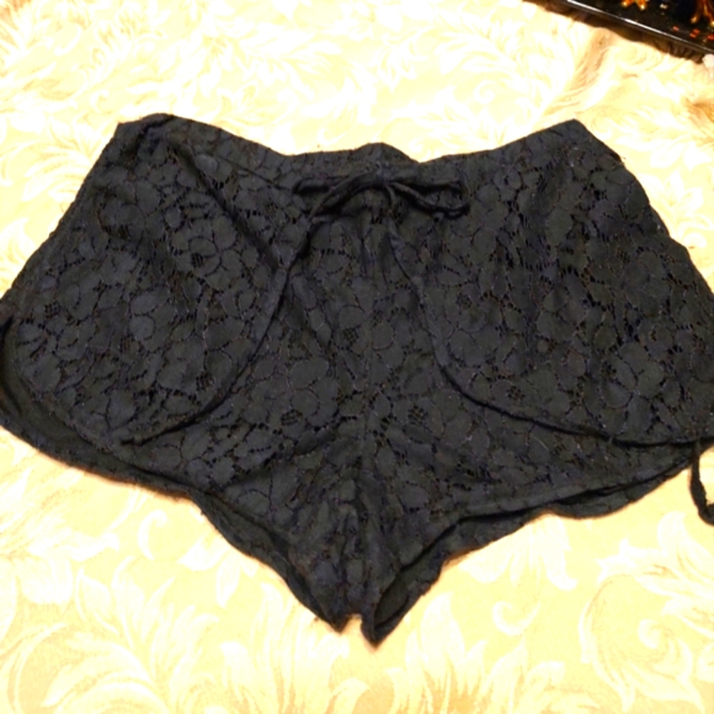 🌹Sexy Neiman Marcus Cusp by Neiman Marcus Black Floral Lace Cheeky Short